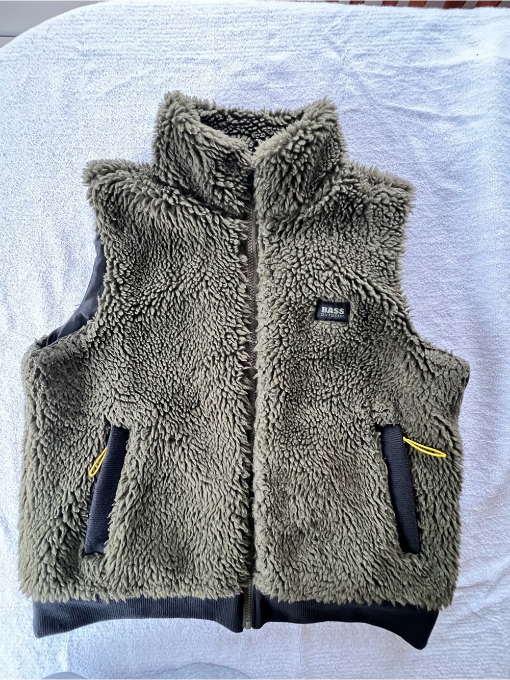 Bass Outdoor Green Sherpa Vest with Contrast Trim